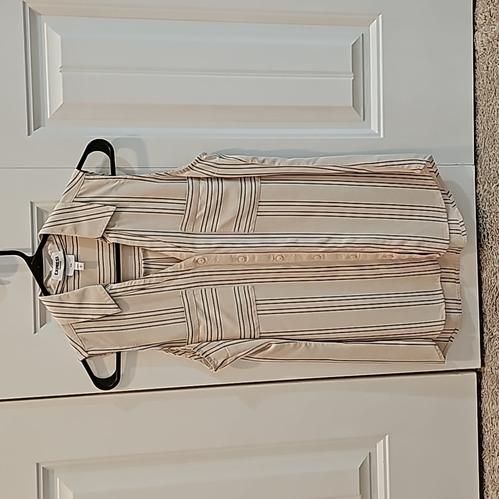 Express slim fit portofino. Size small. Tan with black stripes.